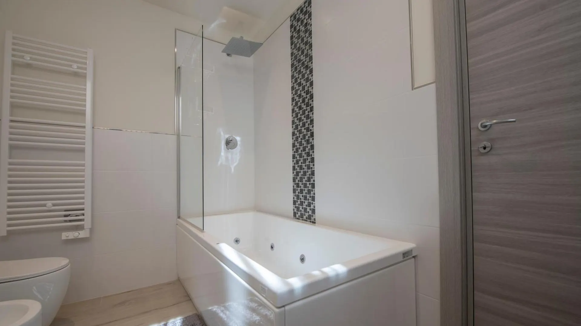 241 - Camera Nord Est - Affittacamere Sara Home Chiavari, 200Metri Dal Mare Кьявари